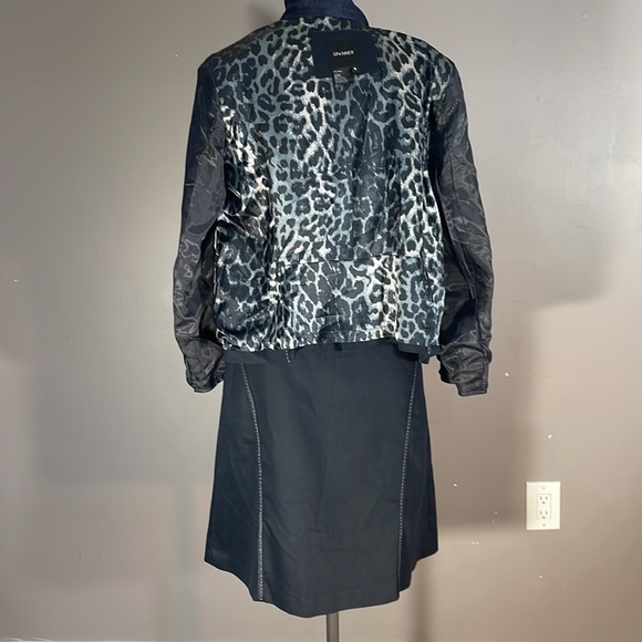 Spanner Navy skirt suit fully lined. Blazer size 10 skirt size 12 - Picture 8 of 15